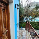 Giannis Gerakios By Climbing House
