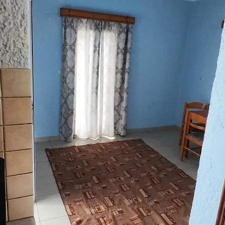 Giannis Gerakios By Climbing House *