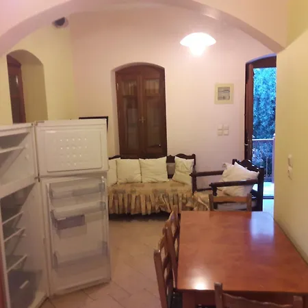 Giannis Gerakios By Climbing House