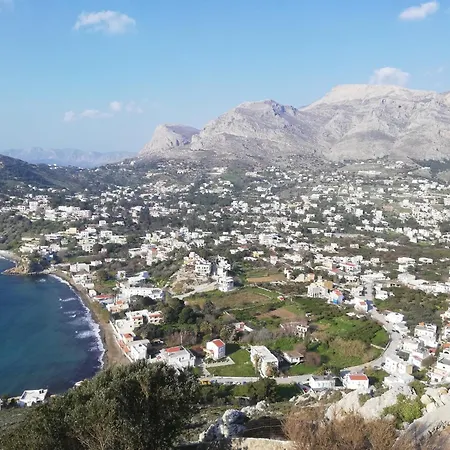 Giannis Gerakios By Climbing House *