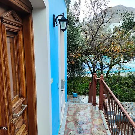 Giannis Gerakios By Climbing House