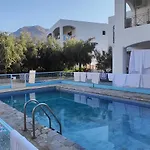 Giannis Gerakios By Climbing House *