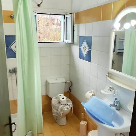 Apartment Giannis Gerakios By Climbing House