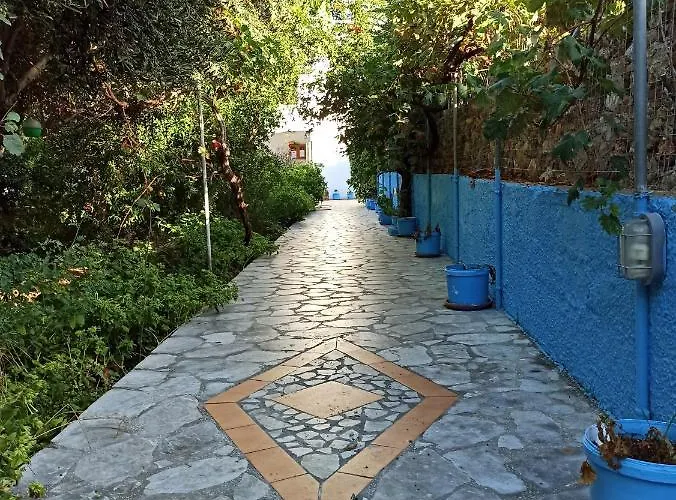 Giannis Gerakios By Climbing House Panormos (Kalymnos)