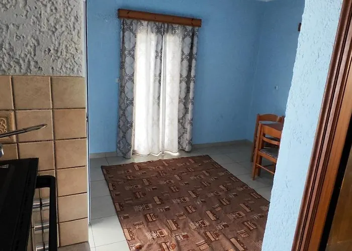 Giannis Gerakios By Climbing House *