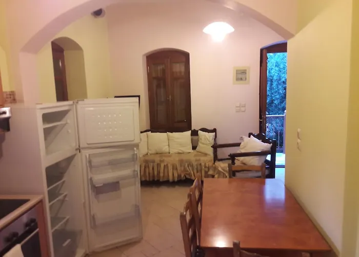 Giannis Gerakios By Climbing House