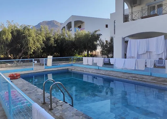 Giannis Gerakios By Climbing House *